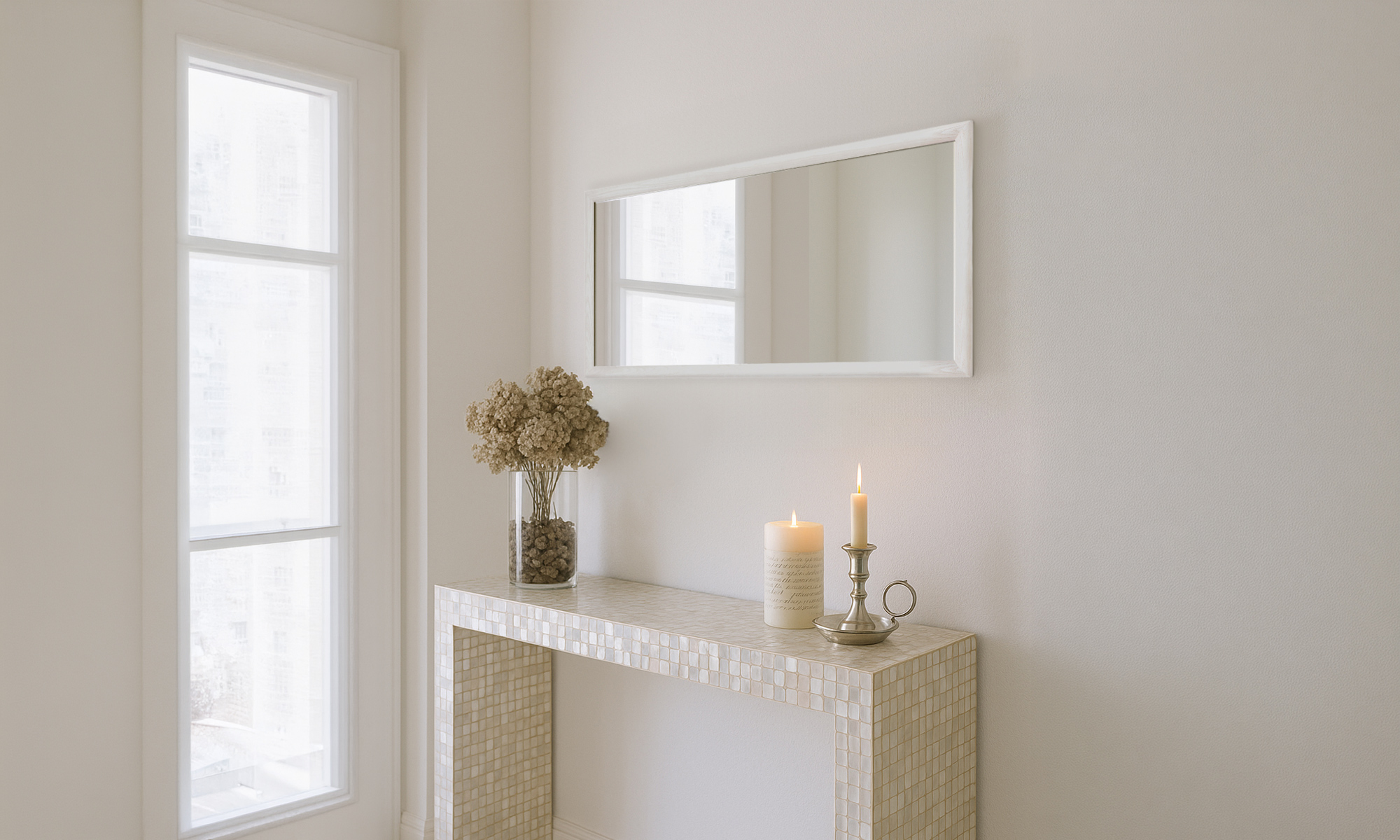 中サイズミラーで空間を明るく広く見せるイメージ